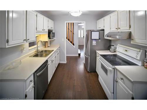 15 Turquoise Court, Chatham-Kent, ON - Indoor Photo Showing Kitchen With Double Sink