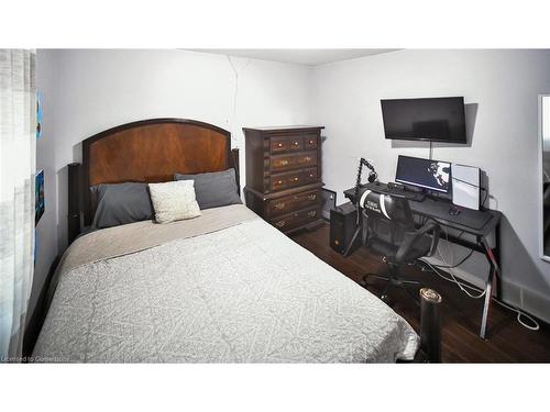 15 Turquoise Court, Chatham-Kent, ON - Indoor Photo Showing Bedroom