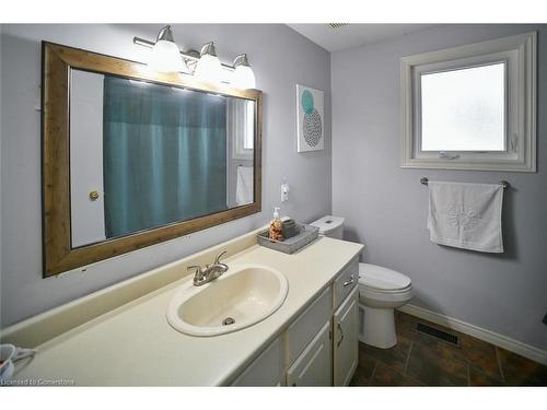 15 Turquoise Court, Chatham-Kent, ON - Indoor Photo Showing Bathroom