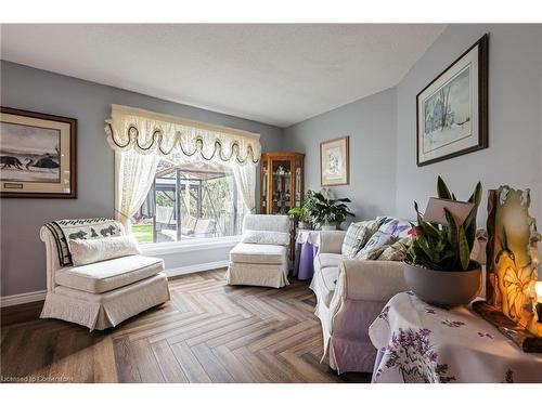 794 Laurier Avenue, Milton, ON - Indoor Photo Showing Living Room