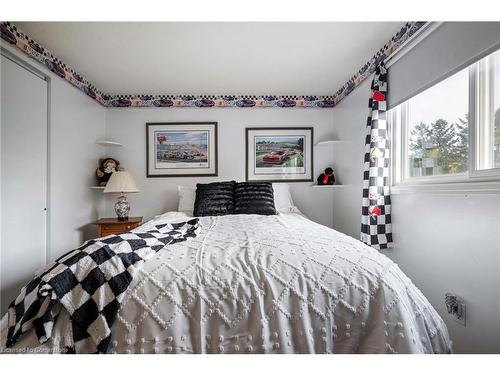 794 Laurier Avenue, Milton, ON - Indoor Photo Showing Bedroom