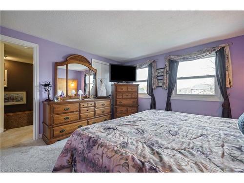 794 Laurier Avenue, Milton, ON - Indoor Photo Showing Bedroom