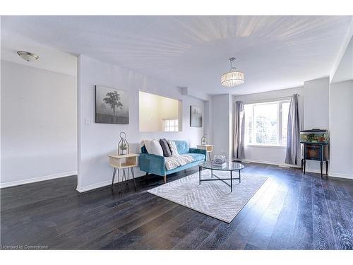 26-151 Green Road S, Stoney Creek, ON - Indoor Photo Showing Living Room