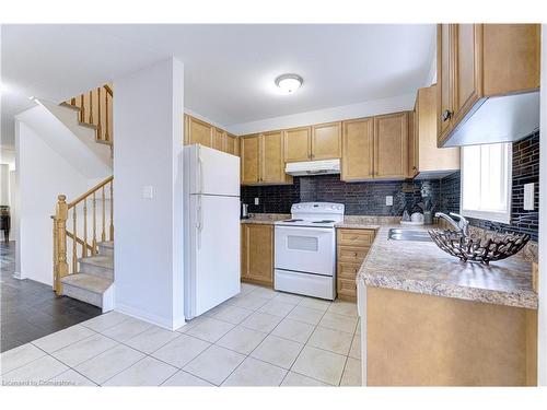 26-151 Green Road S, Stoney Creek, ON - Indoor Photo Showing Kitchen