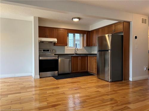 984 Copper Leaf Crescent, Kitchener, ON - Indoor Photo Showing Kitchen