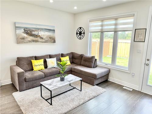 50 Seaton Crescent, Tillsonburg, ON - Indoor Photo Showing Living Room