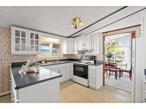 118 West 19Th Street, Hamilton, ON - Indoor Photo Showing Kitchen With Double Sink