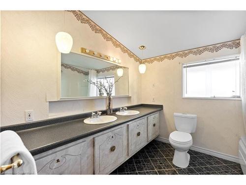 118 West 19Th Street, Hamilton, ON - Indoor Photo Showing Bathroom