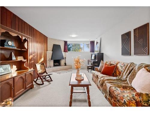 118 West 19Th Street, Hamilton, ON - Indoor Photo Showing Living Room