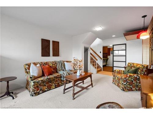 118 West 19Th Street, Hamilton, ON - Indoor Photo Showing Living Room