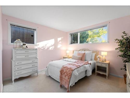 118 West 19Th Street, Hamilton, ON - Indoor Photo Showing Bedroom