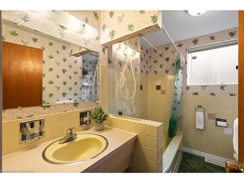 118 West 19Th Street, Hamilton, ON - Indoor Photo Showing Bathroom