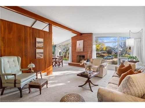 118 West 19Th Street, Hamilton, ON - Indoor Photo Showing Living Room