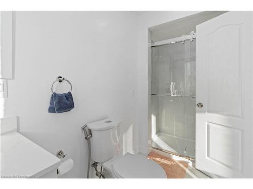 7174 Frontier Ridge, Mississauga, ON - Indoor Photo Showing Bathroom