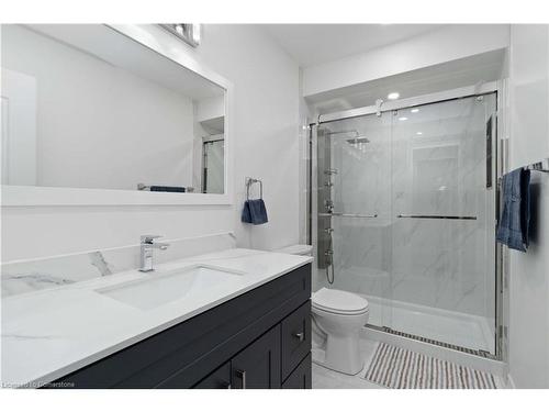 7174 Frontier Ridge, Mississauga, ON - Indoor Photo Showing Bathroom