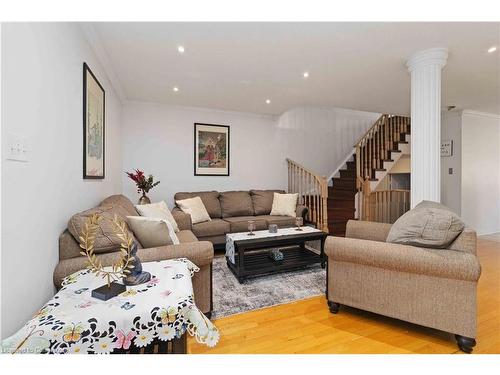 7174 Frontier Ridge, Mississauga, ON - Indoor Photo Showing Living Room