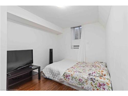 7174 Frontier Ridge, Mississauga, ON - Indoor Photo Showing Bedroom