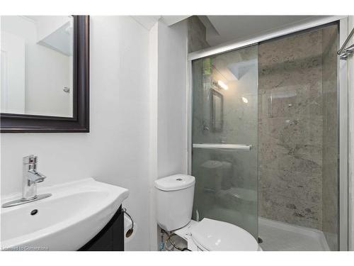 7174 Frontier Ridge, Mississauga, ON - Indoor Photo Showing Bathroom