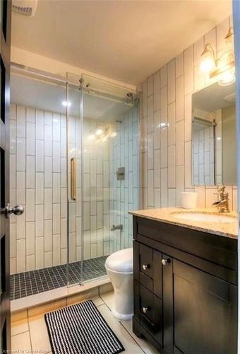 447 Stirling Avenue S, Kitchener, ON - Indoor Photo Showing Bathroom