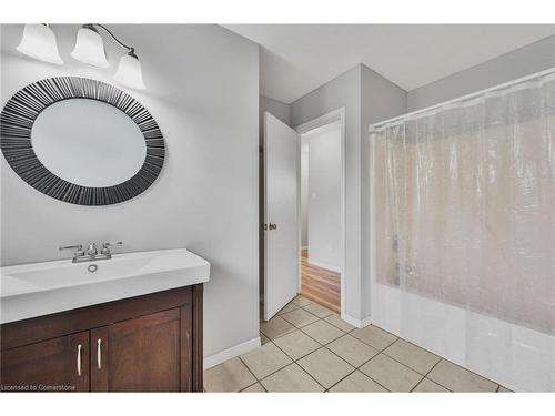 257 Charles Street W, Ingersoll, ON - Indoor Photo Showing Bathroom