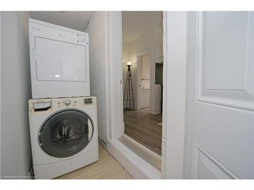 710 Adelaide Street N, London, ON - Indoor Photo Showing Laundry Room