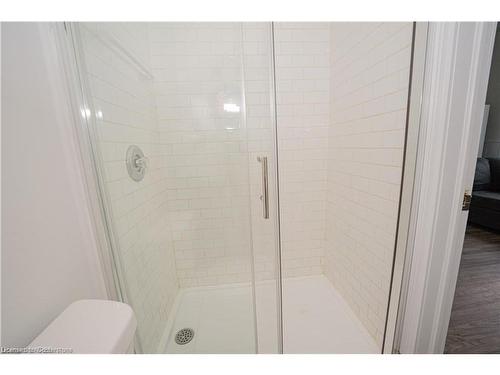 710 Adelaide Street N, London, ON - Indoor Photo Showing Bathroom