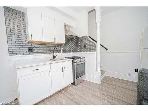 710 Adelaide Street N, London, ON - Indoor Photo Showing Kitchen