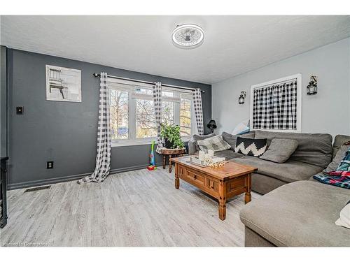 715 Tamarac Street, Dunnville, ON - Indoor Photo Showing Living Room