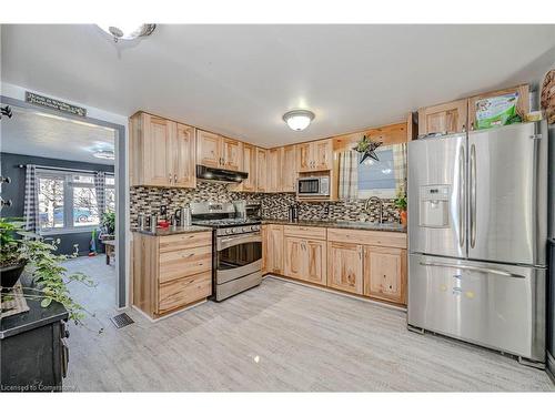 715 Tamarac Street, Dunnville, ON - Indoor Photo Showing Kitchen