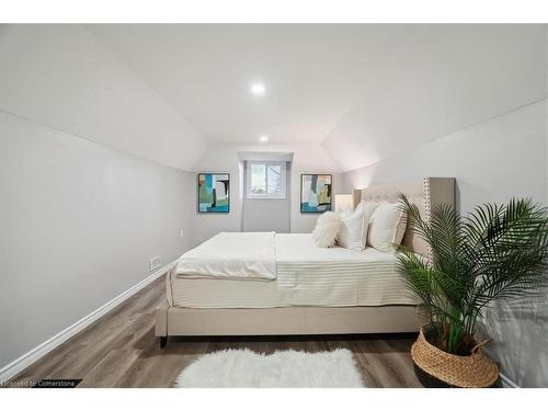 59 Stanley Street, Brantford, ON - Indoor Photo Showing Bedroom