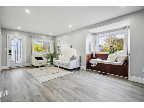 59 Stanley Street, Brantford, ON - Indoor Photo Showing Living Room