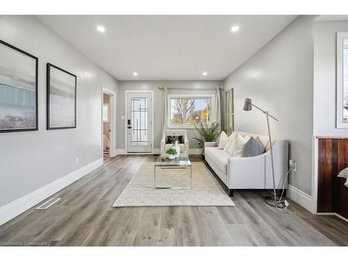 59 Stanley Street, Brantford, ON - Indoor Photo Showing Living Room