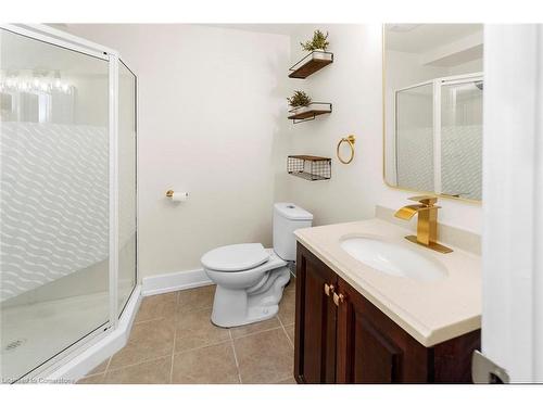 Bsmt-7170 Para Place, Mississauga, ON - Indoor Photo Showing Bathroom