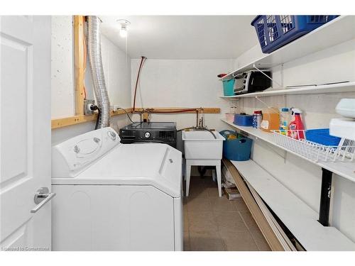 Bsmt-7170 Para Place, Mississauga, ON - Indoor Photo Showing Laundry Room