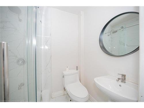 483 Cannon Street E, Hamilton, ON - Indoor Photo Showing Bathroom