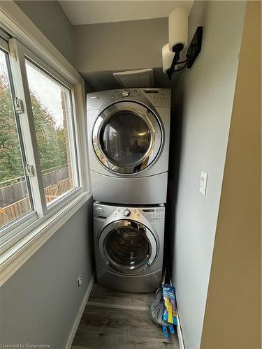 24 Main-577 Third Street, London, ON - Indoor Photo Showing Laundry Room