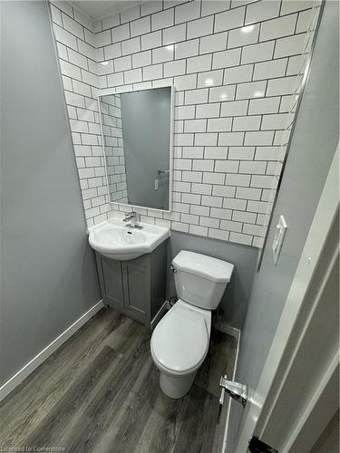 24 Main-577 Third Street, London, ON - Indoor Photo Showing Bathroom