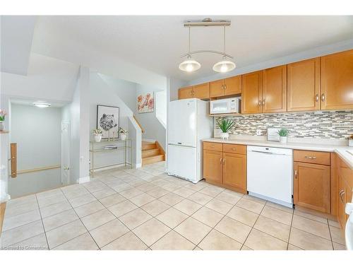 587 Langlaw Drive, Cambridge, ON - Indoor Photo Showing Kitchen With Double Sink