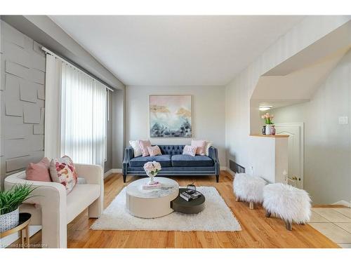 587 Langlaw Drive, Cambridge, ON - Indoor Photo Showing Living Room