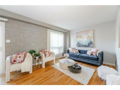 587 Langlaw Drive, Cambridge, ON - Indoor Photo Showing Living Room