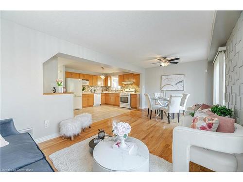 587 Langlaw Drive, Cambridge, ON - Indoor Photo Showing Living Room