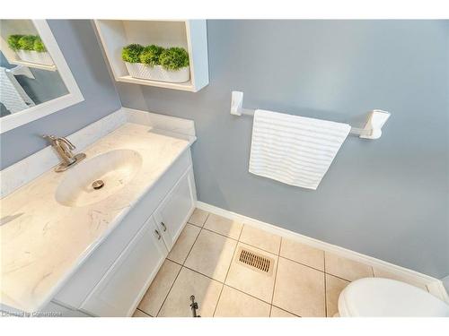 587 Langlaw Drive, Cambridge, ON - Indoor Photo Showing Bathroom