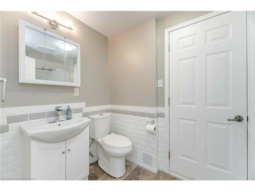 587 Langlaw Drive, Cambridge, ON - Indoor Photo Showing Bathroom