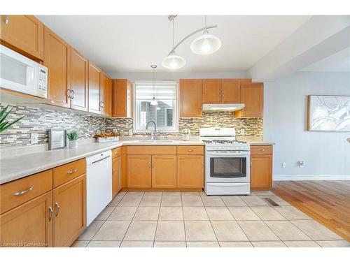 587 Langlaw Drive, Cambridge, ON - Indoor Photo Showing Kitchen