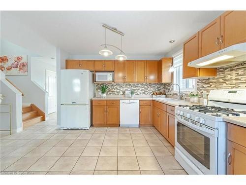 587 Langlaw Drive, Cambridge, ON - Indoor Photo Showing Kitchen