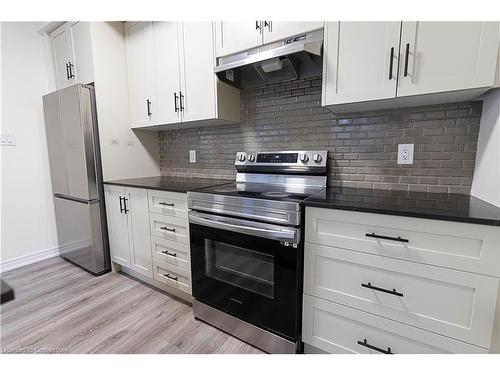 83-10 Birmingham Drive, Cambridge, ON - Indoor Photo Showing Kitchen With Upgraded Kitchen