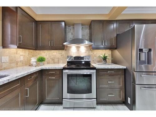 4061 Rolling Valley Drive, Mississauga, ON - Indoor Photo Showing Kitchen With Upgraded Kitchen