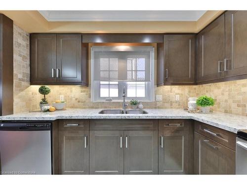 4061 Rolling Valley Drive, Mississauga, ON - Indoor Photo Showing Kitchen With Double Sink