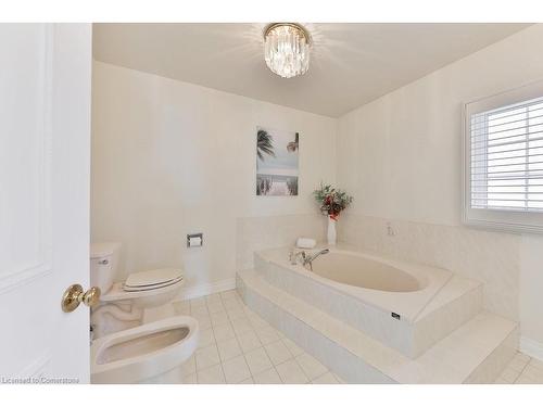 4061 Rolling Valley Drive, Mississauga, ON - Indoor Photo Showing Bathroom