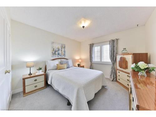 4061 Rolling Valley Drive, Mississauga, ON - Indoor Photo Showing Bedroom